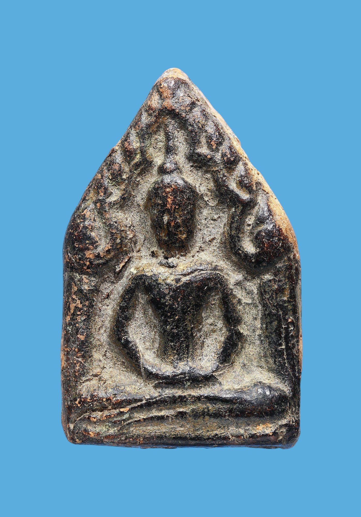 พระขุนแผนหลวงพ่อกวย บล็อคยันต์สุ (สุนะโมโล นะโมพุทธายะ นะมะพะทะ) ปี 2500 เนื้อดินลงรัก วัดโฆสิตาราม จ.ชัยนาท